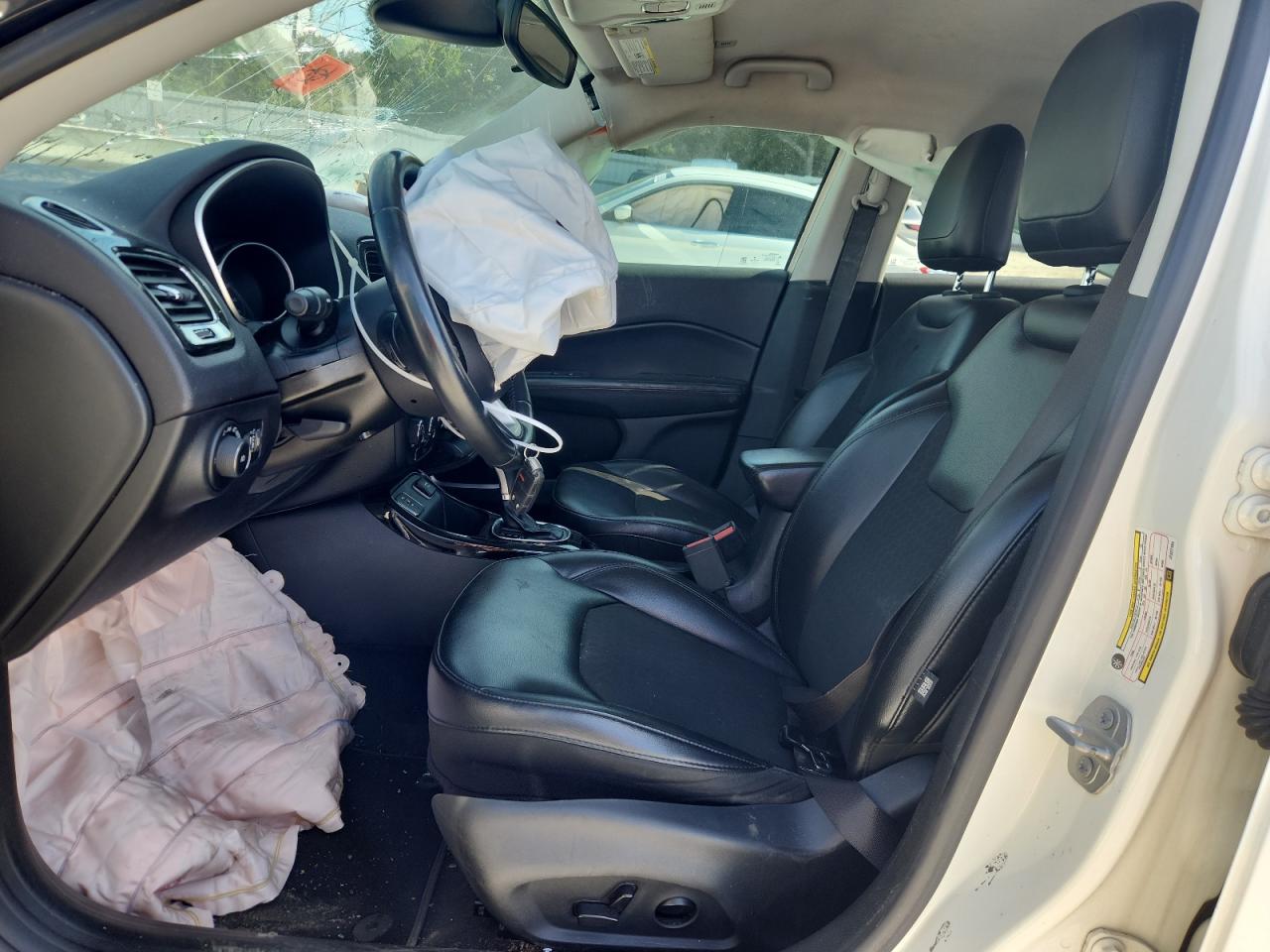 2018 Jeep Compass Latitude VIN: 3C4NJCBB9JT327164 Lot: 85785555