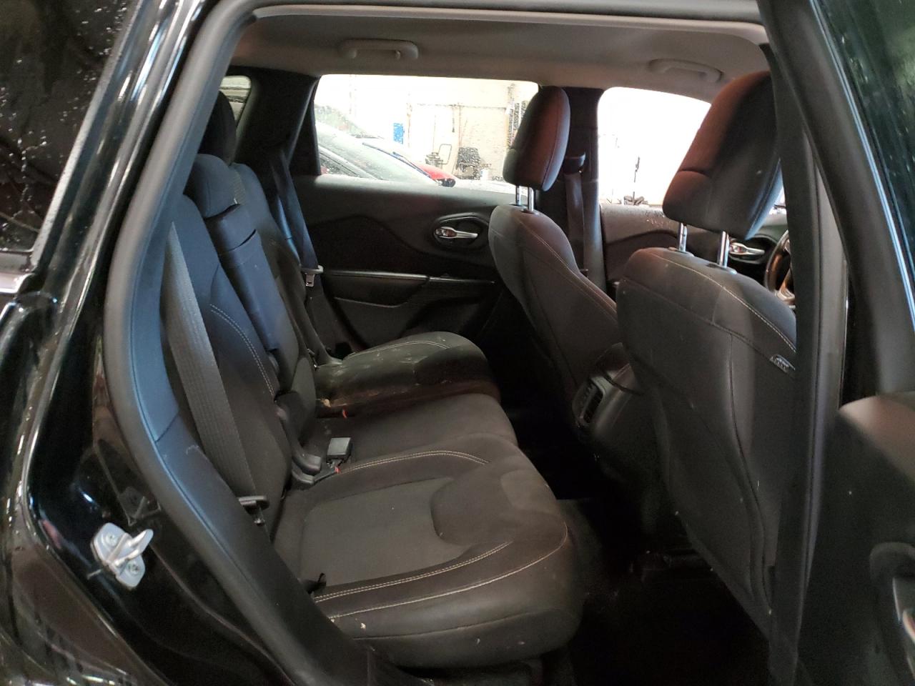 2015 Jeep Cherokee Latitude VIN: 1C4PJMCS8FW511400 Lot: 84751545