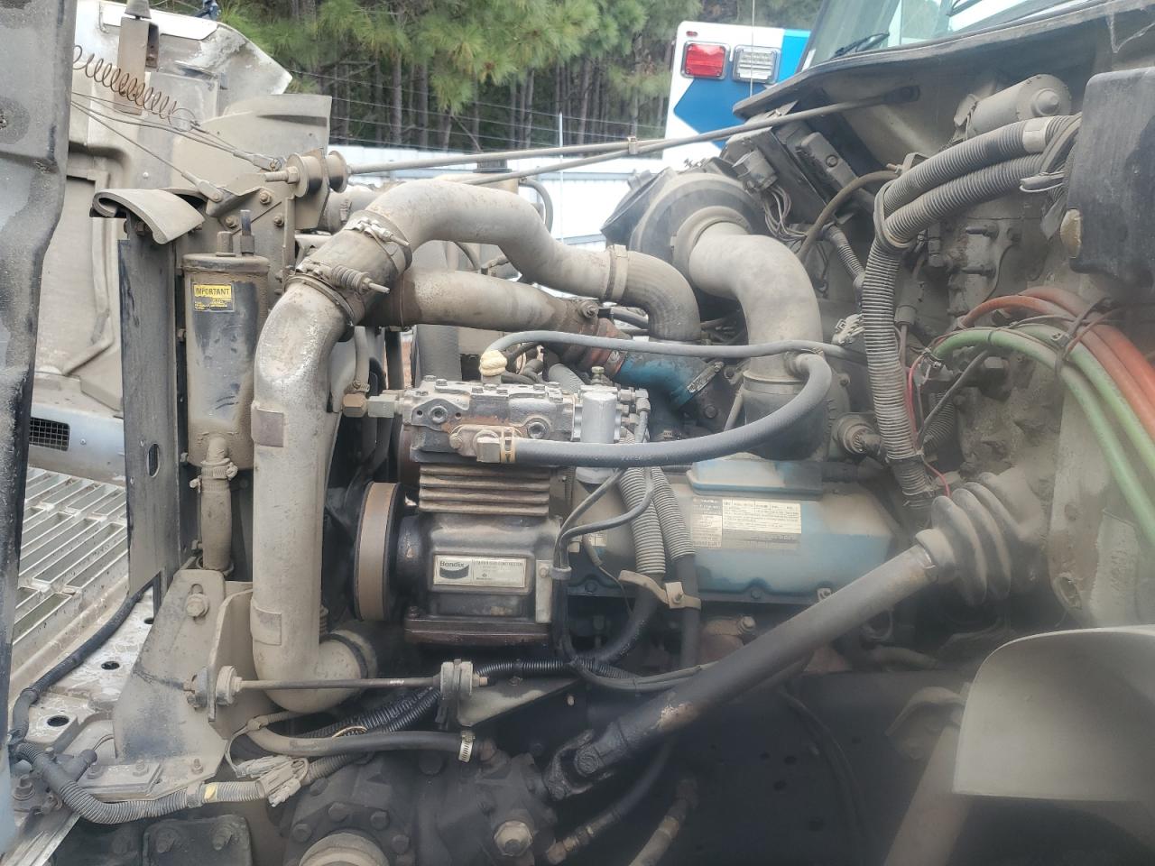 1998 International 4700 Refrigerated Delivery Truck VIN: 1HTSCABN2WH534984 Lot: 89532065