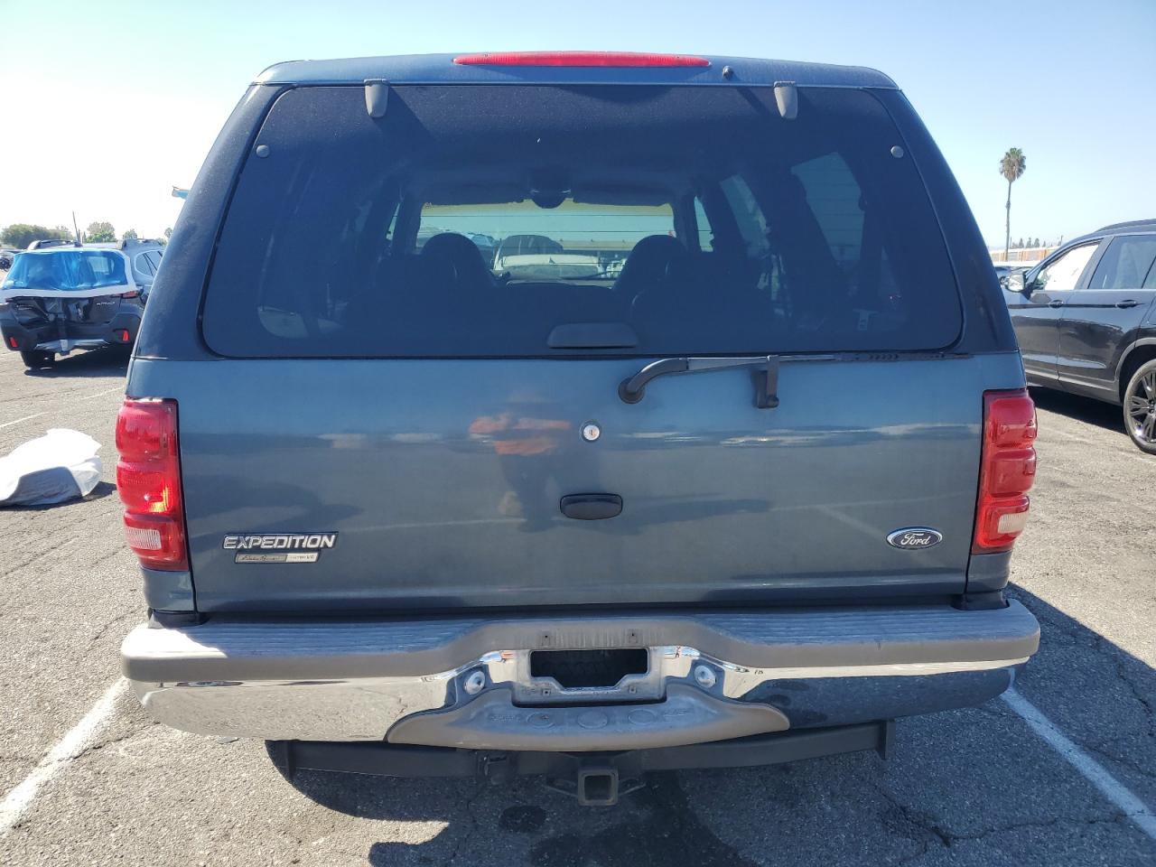 2000 Ford Expedition Eddie Bauer VIN: 1FMRU17LXYLA79362 Lot: 82354485