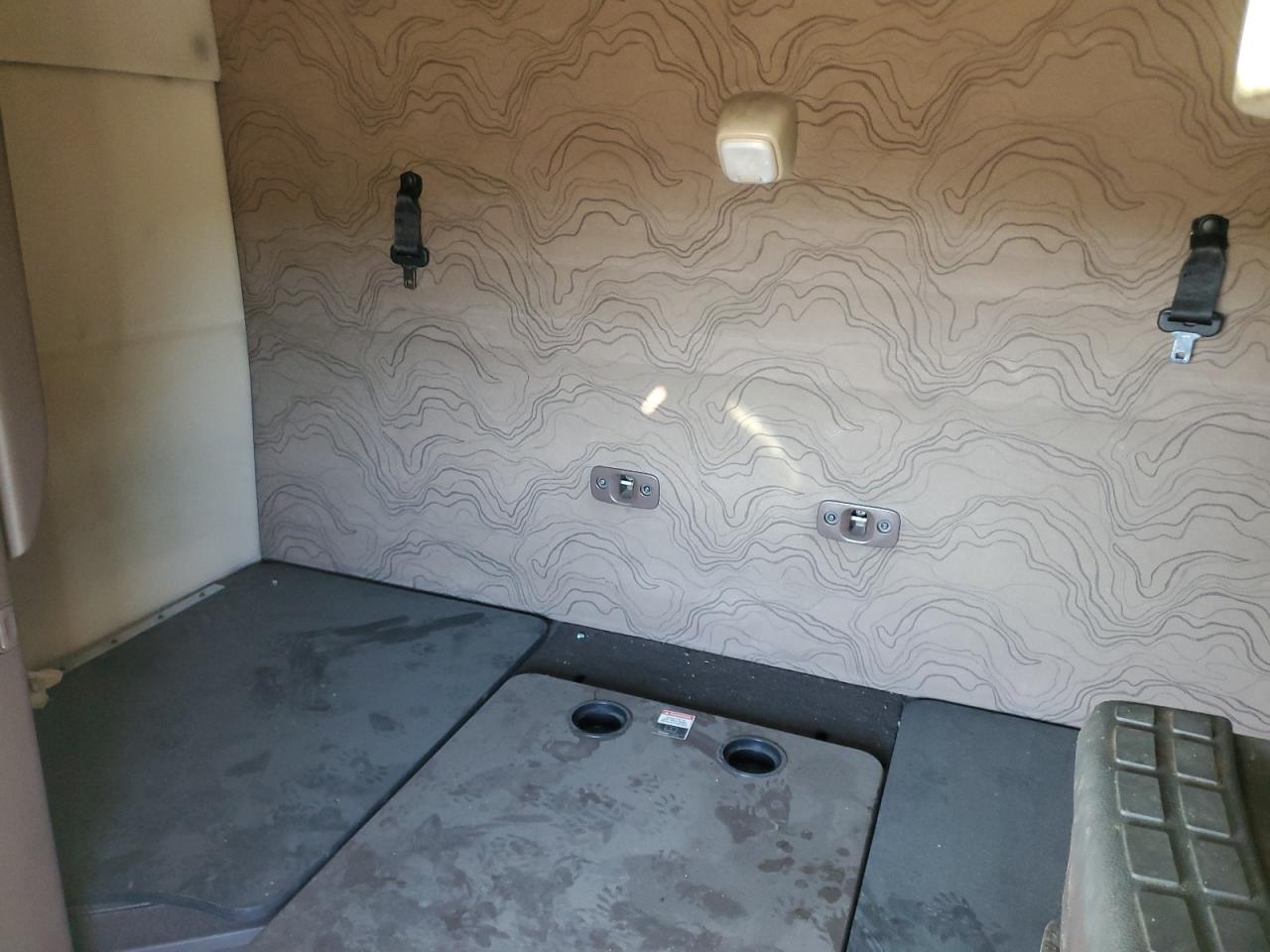 2017 Volvo Vn Vnl - Semi Truck VIN: 4V4NC9EH6HN983902 Lot: 83819885