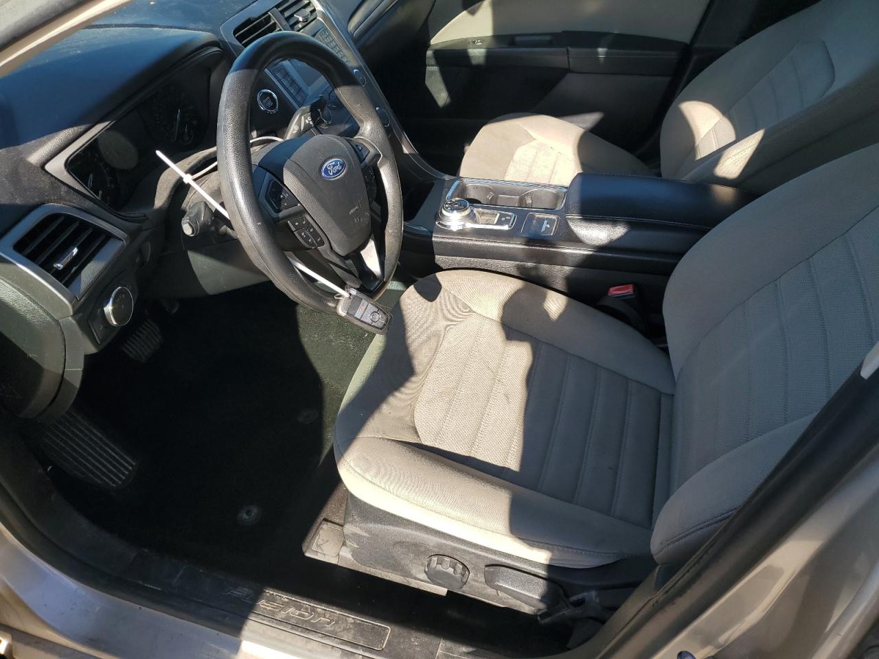 2019 Ford Fusion S VIN: 3FA6P0G78KR268621 Lot: 90687755