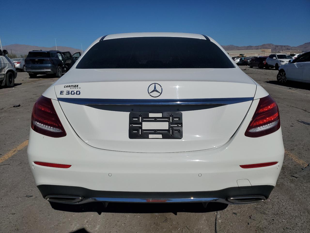 2018 Mercedes-Benz E 300 VIN: WDDZF4JB2JA340748 Lot: 90370205