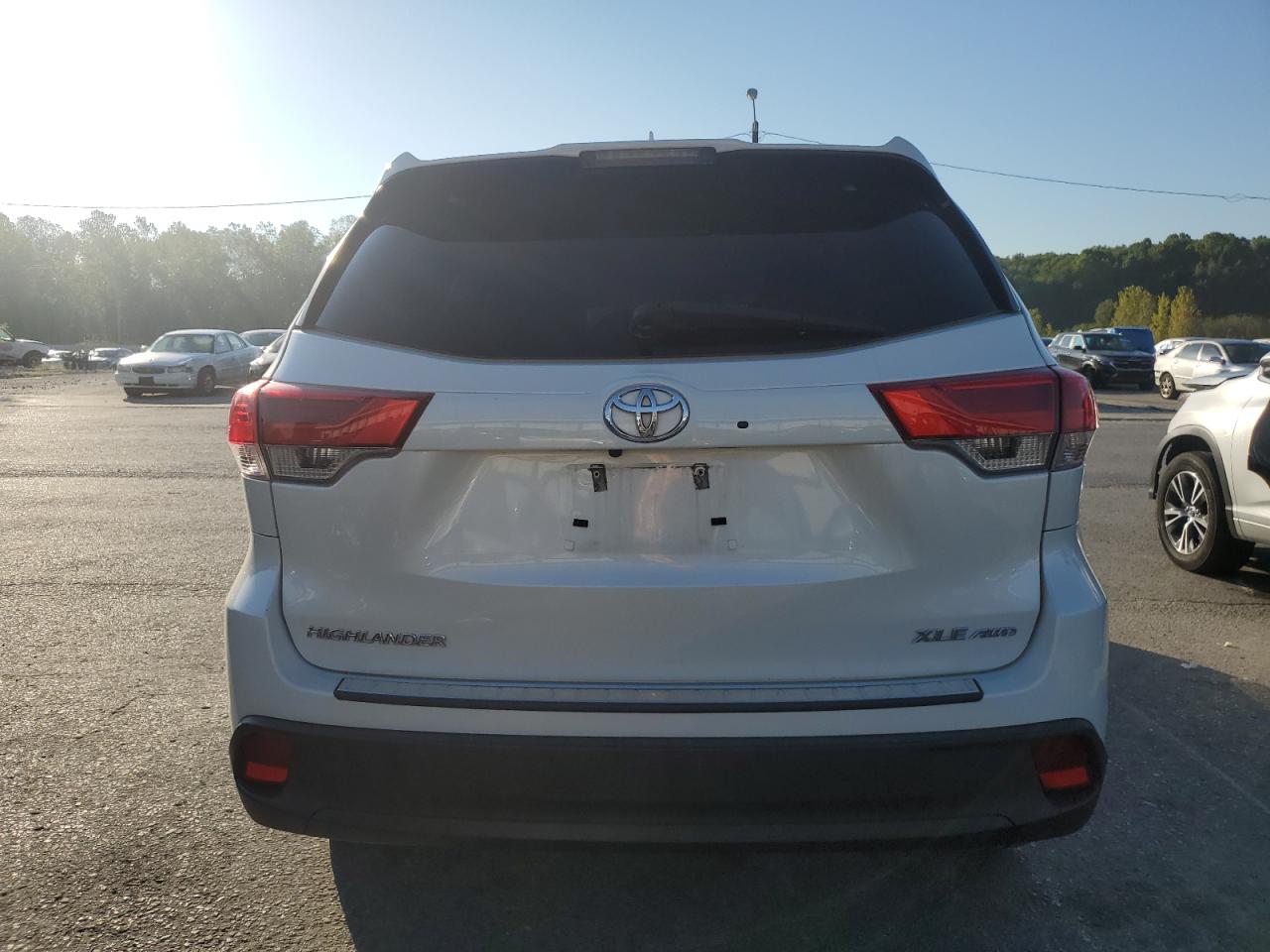 2018 Toyota Highlander Se VIN: 5TDJZRFH2JS553677 Lot: 81980005