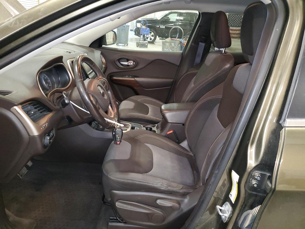 2014 Jeep Cherokee Latitude VIN: 1C4PJMCB8EW259985 Lot: 81922845