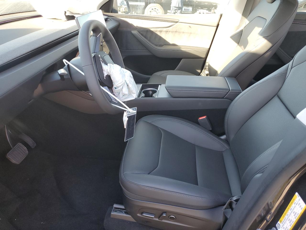 2026 Tesla Model Y VIN: 7SAYGDED5TF443982 Lot: 90476035