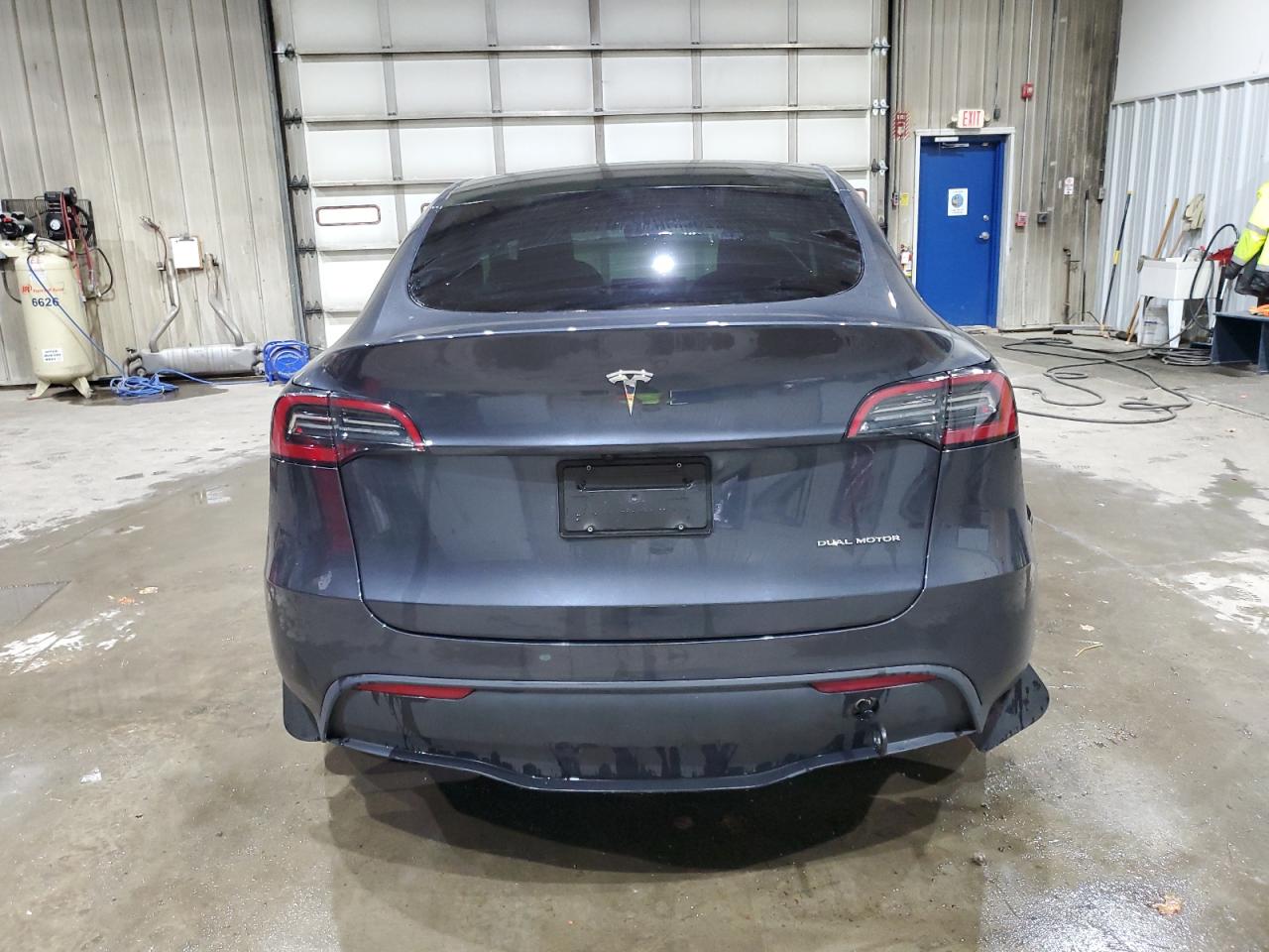 2025 Tesla Model Y VIN: 7SAYGDEE3SA357297 Lot: 85738535