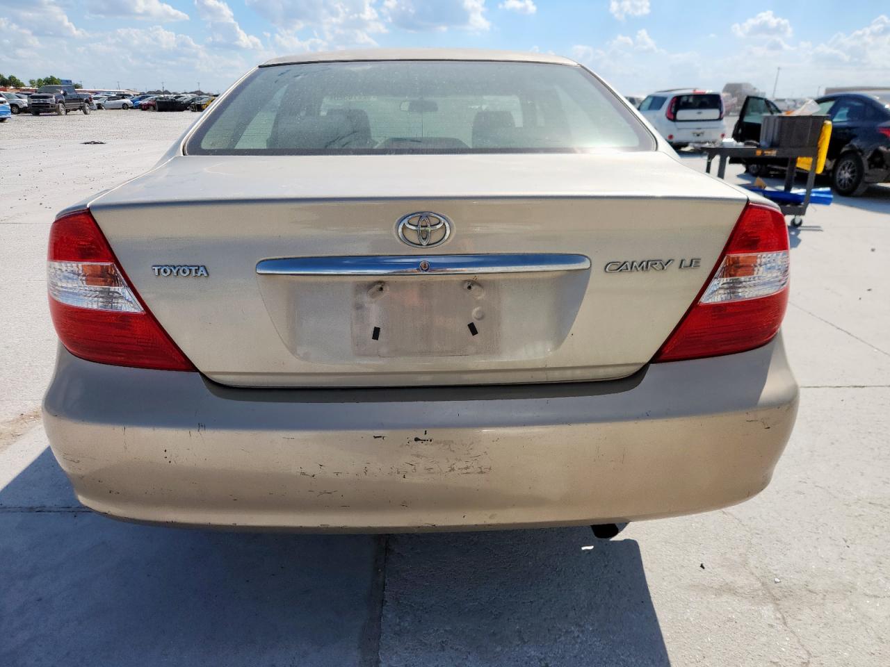 2004 Toyota Camry Le VIN: 4T1BE32K94U938132 Lot: 82270525