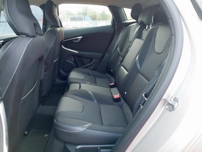 2018 VOLVO V40 MOMENTUM T2 