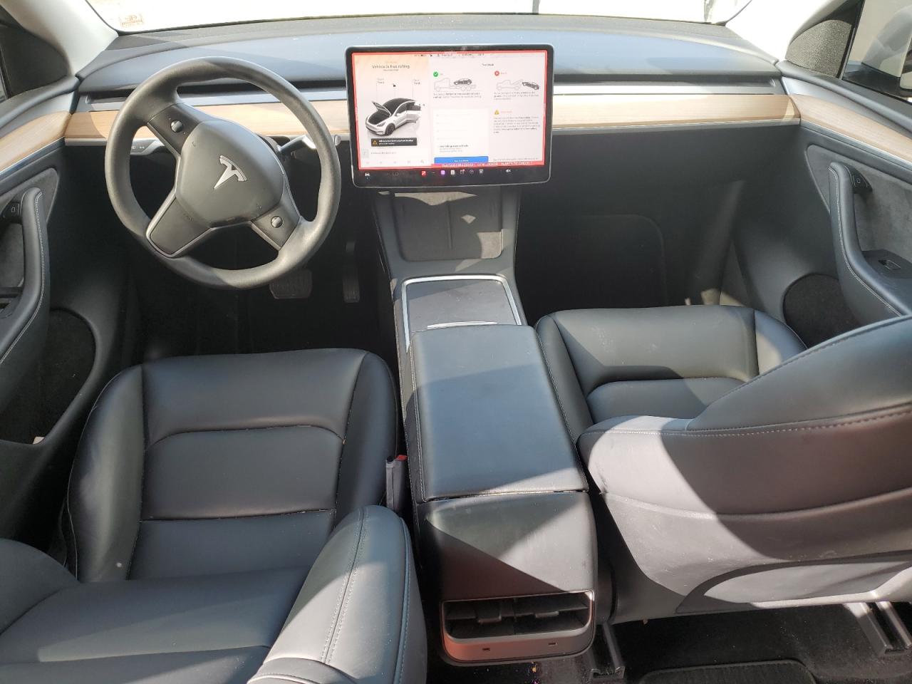 2024 Tesla Model Y VIN: 7SAYGDEE8RA235531 Lot: 84425055