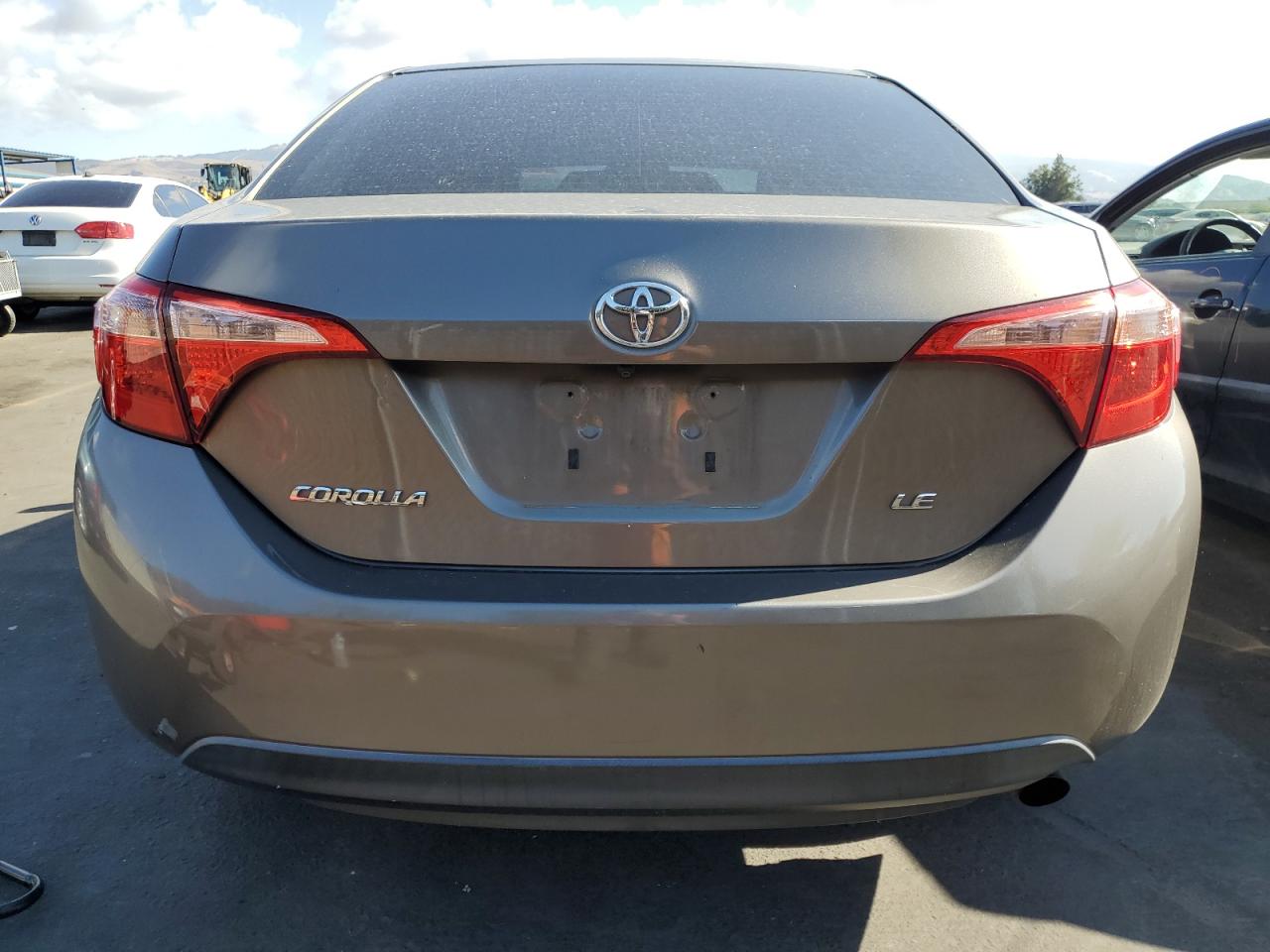 2017 Toyota Corolla L VIN: 5YFBURHE8HP662184 Lot: 82436255