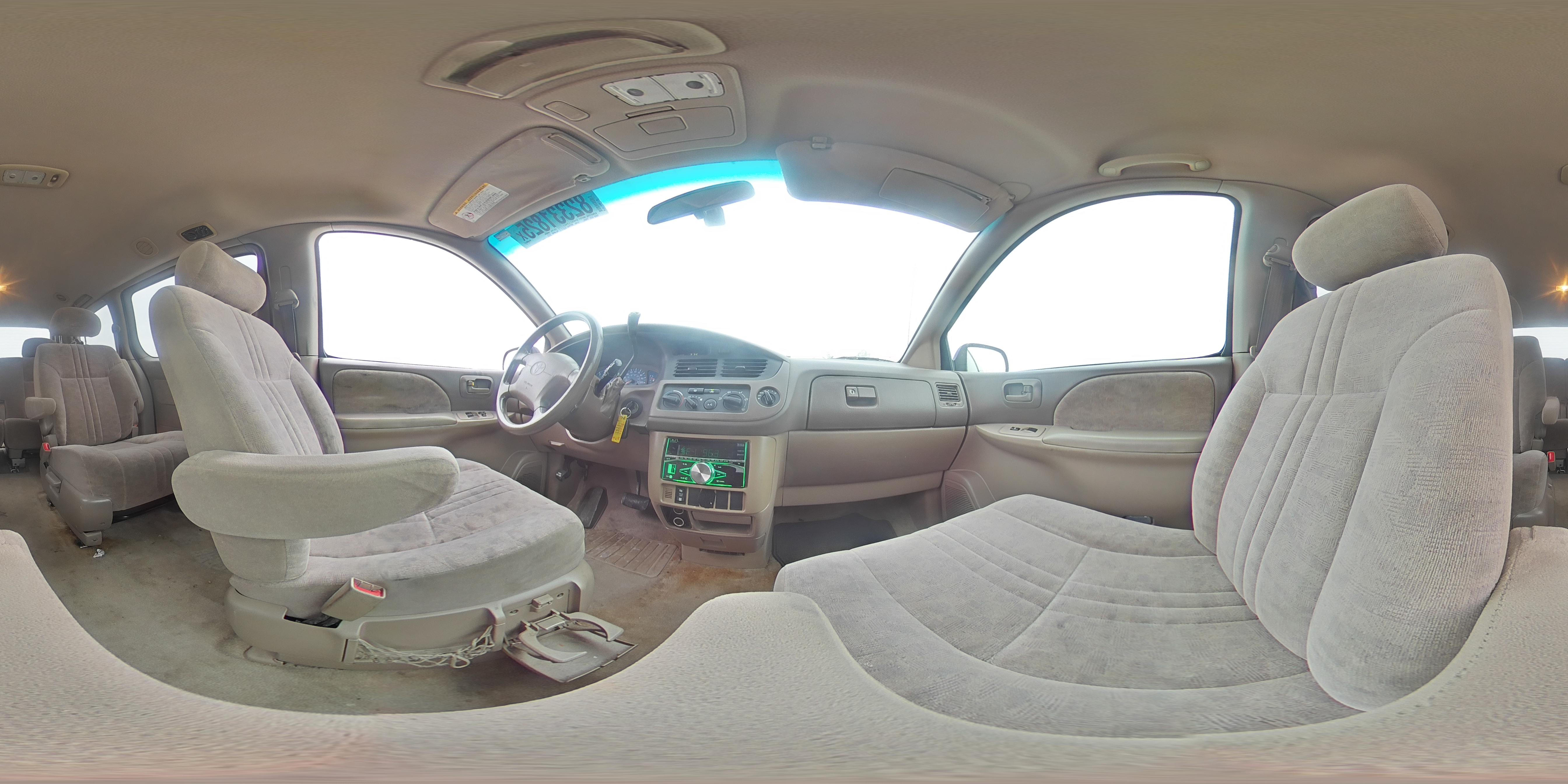 2002 Toyota Sienna Le VIN: 4T3ZF13C82U460586 Lot: 82331825