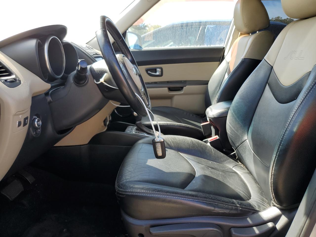 2013 Kia Soul + VIN: KNDJT2A69D7555780 Lot: 80454375