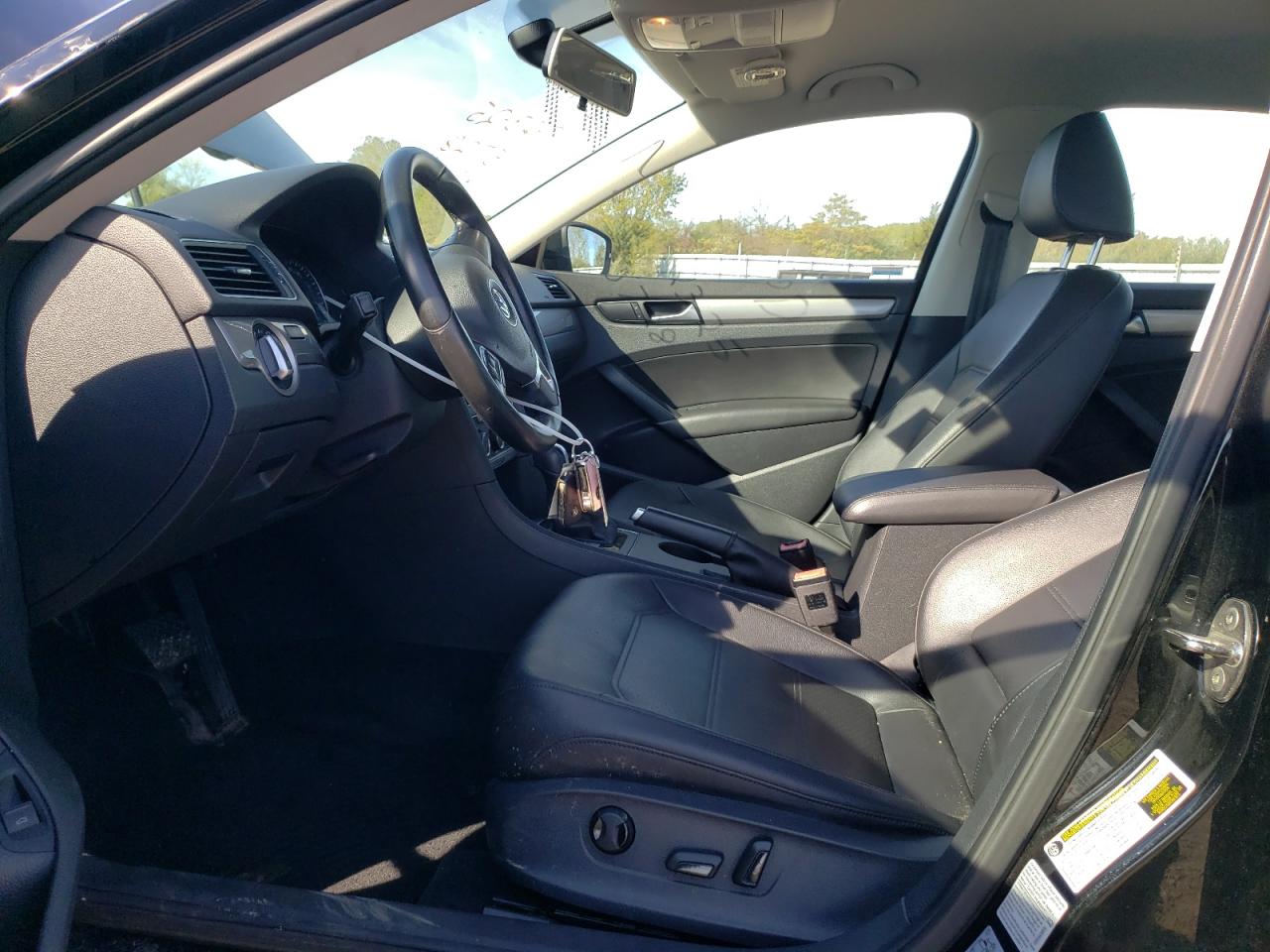 2015 Volkswagen Passat S VIN: 1VWAT7A30FC115960 Lot: 82183465