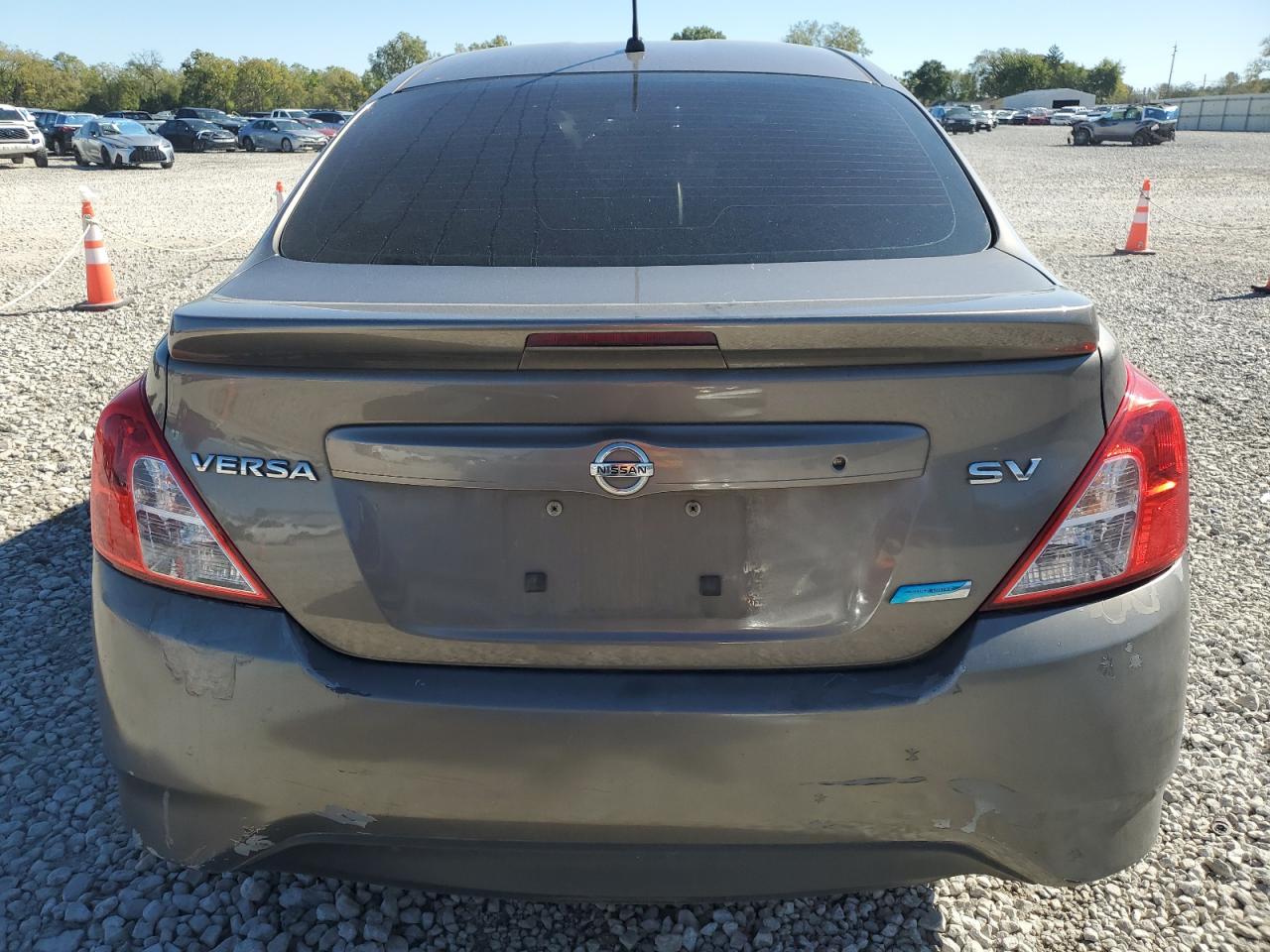2015 Nissan Versa S VIN: 3N1CN7AP7FL831593 Lot: 82429065