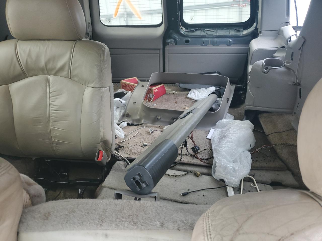 2001 Chevrolet Tahoe C1500 VIN: 1GNEC13T41J218275 Lot: 82395075