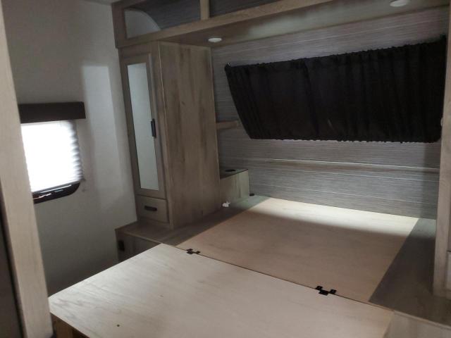 2021 FOREST RIVER SURVEYOR LEGEND 252R