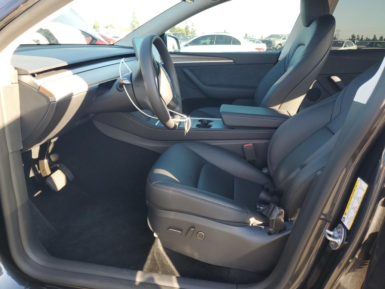 2025 Tesla Model Y VIN: 7SAYGDED8SF317193 Lot: 84065245