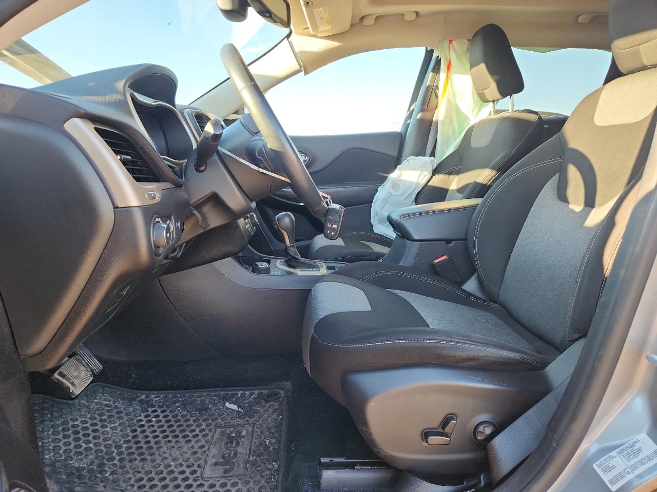 2014 Jeep Cherokee Latitude VIN: 1C4PJMCSXEW111904 Lot: 90410115