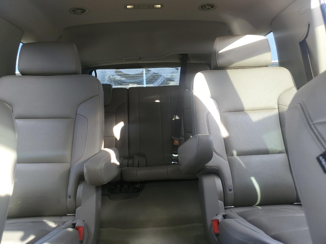 2018 Chevrolet Tahoe K1500 Premier VIN: 1GNSKCKC0JR211800 Lot: 85902465