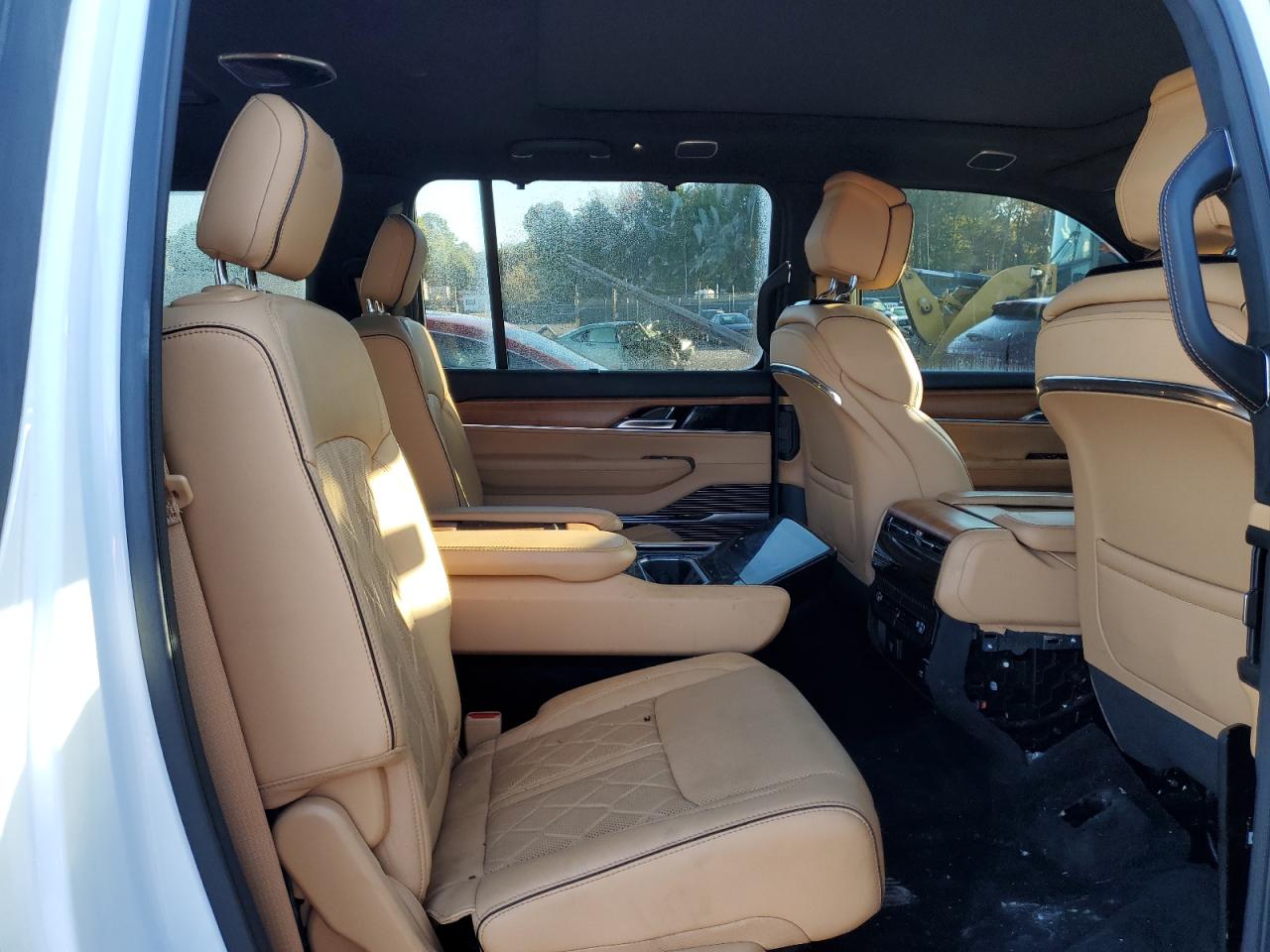 2024 Jeep Grand Wagoneer L Series Iii VIN: 1C4SJSGP5RS105607 Lot: 82311115