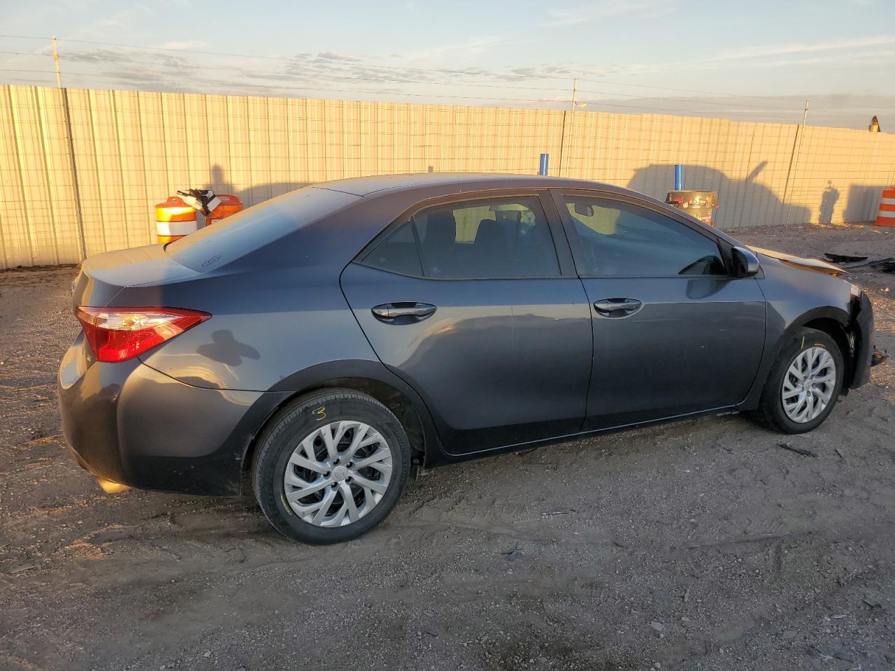 2018 Toyota Corolla L VIN: 5YFBURHE5JP851896 Lot: 82432425