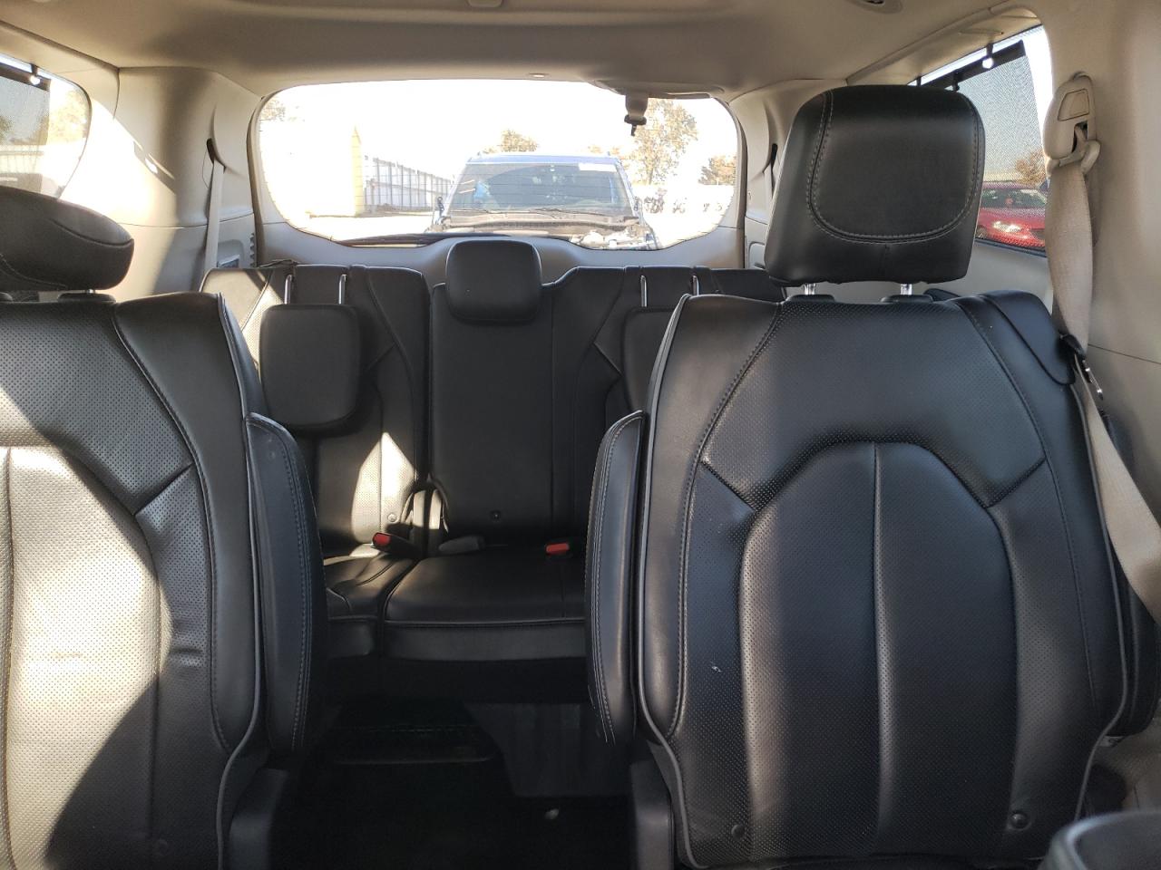 2018 Chrysler Pacifica Limited VIN: 2C4RC1GG5JR357785 Lot: 90327085