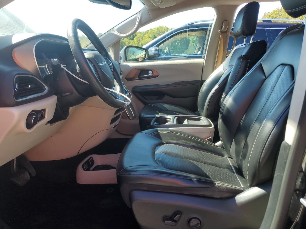 2020 Chrysler Voyager Lxi VIN: 2C4RC1DG8LR265562 Lot: 84172875