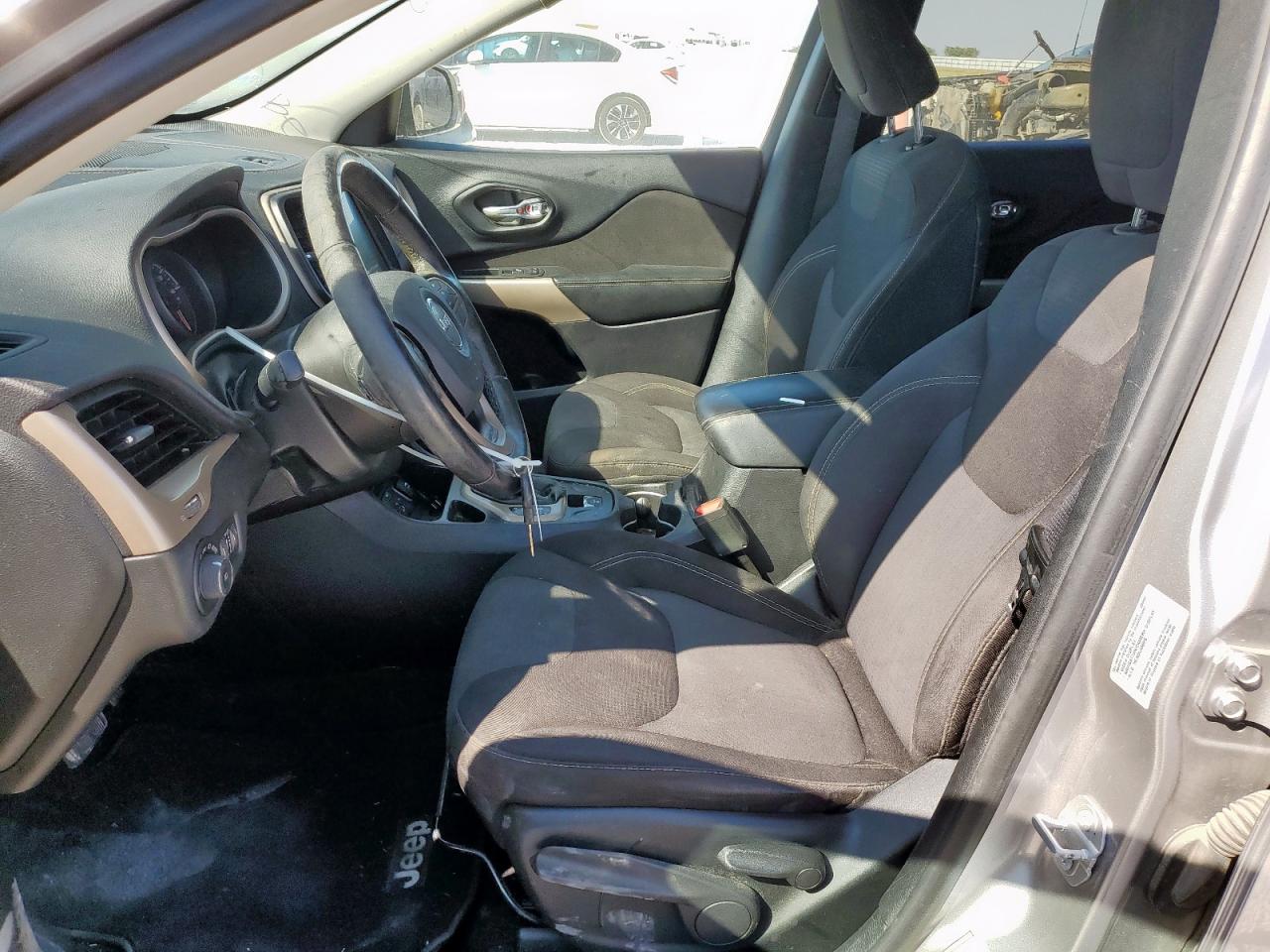 2017 Jeep Cherokee Latitude VIN: 1C4PJLCB5HD221821 Lot: 84586885