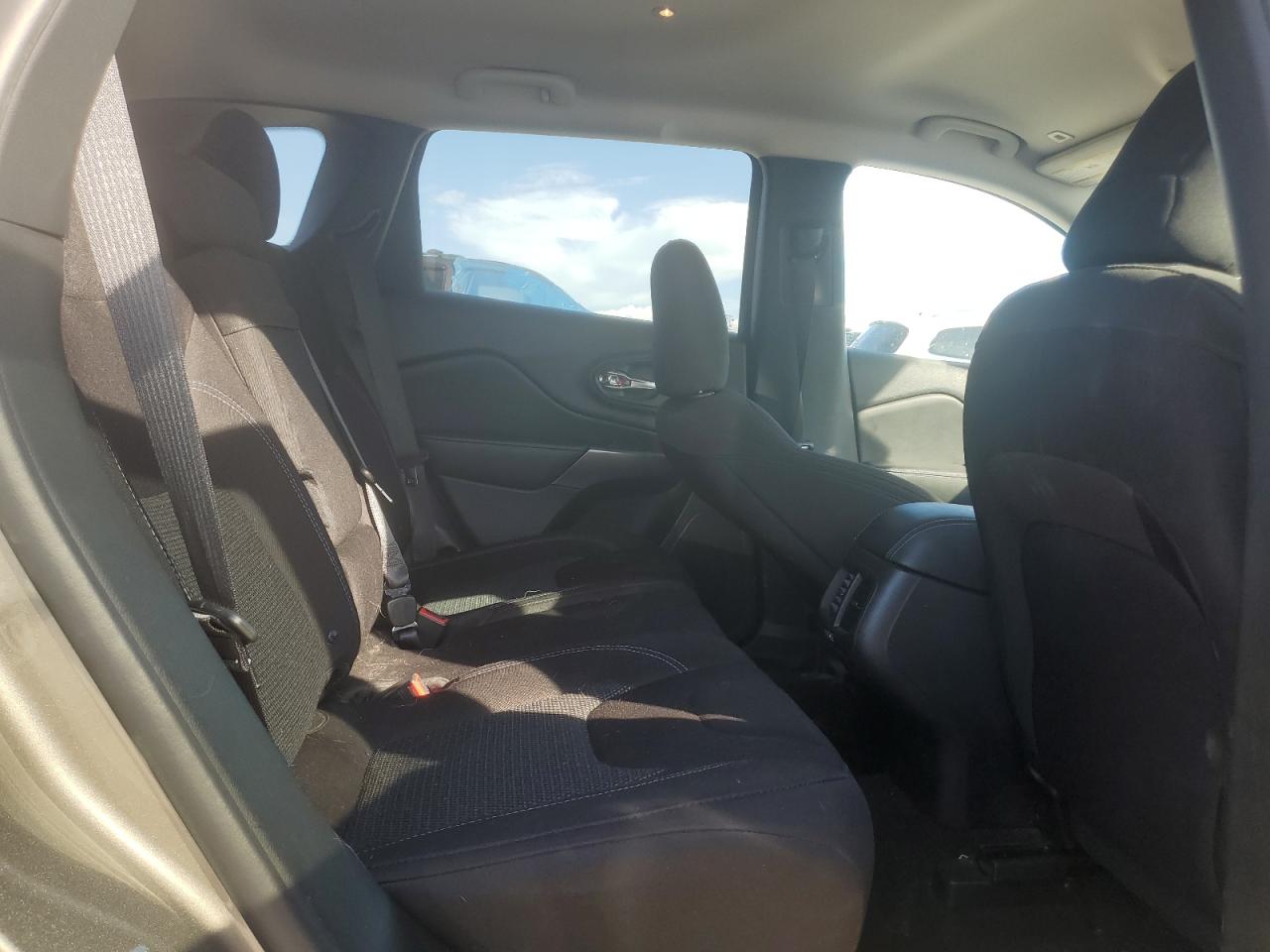 2019 Jeep Cherokee Latitude VIN: 1C4PJLCX7KD286611 Lot: 85733105