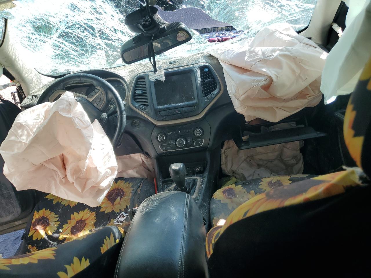 2015 Jeep Cherokee Latitude VIN: 1C4PJLCB5FW517536 Lot: 86863755