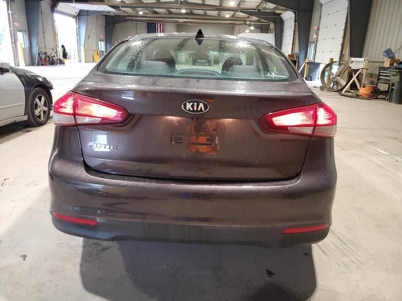 2018 Kia Forte Lx VIN: 3KPFL4A7XJE208142 Lot: 85553665