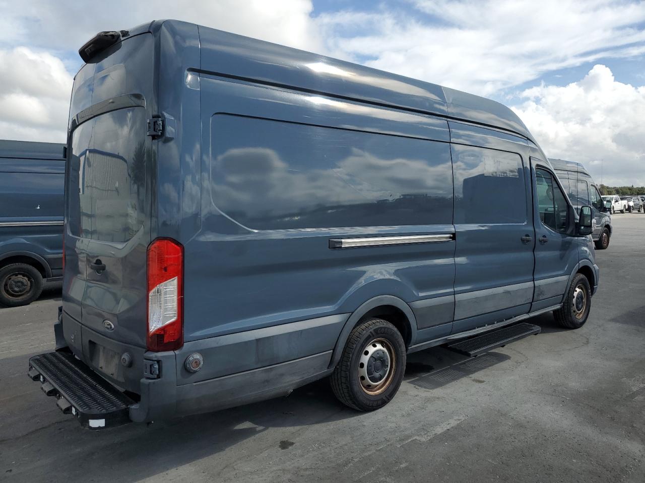 Фото: 1FTBR3X83LKB04261