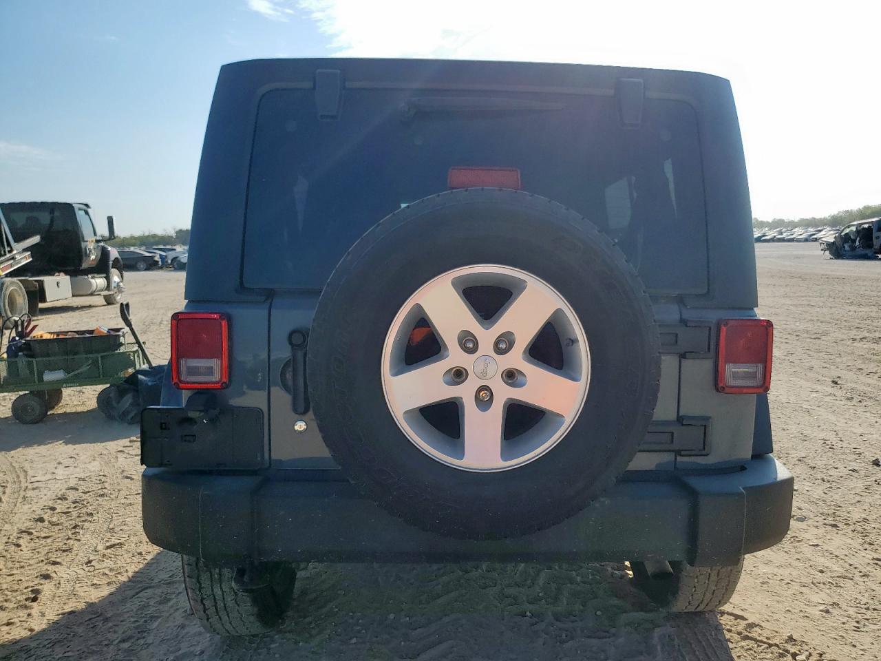 2015 Jeep Wrangler Unlimited Sport VIN: 1C4HJWDG9FL560178 Lot: 82398405