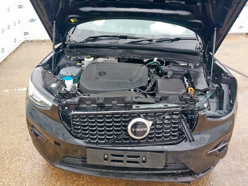 2025 VOLVO XC40 2.0 B4P PLUS DARK 5DR AUTO
