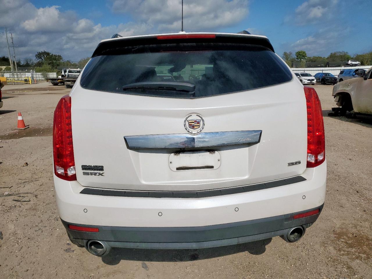2015 Cadillac Srx Performance Collection VIN: 3GYFNCE39FS607266 Lot: 90239145