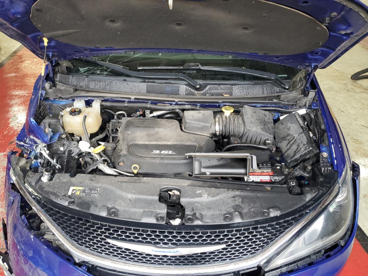 2018 Chrysler Pacifica Touring L VIN: 2C4RC1BG8JR235736 Lot: 86525375