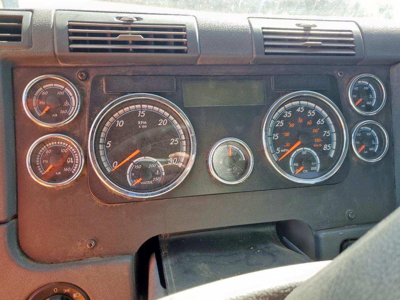 2018 Freightliner Cascadia 113 Semi Truck VIN: 3AKJGBDV2JSJH8650 Lot: 90472025