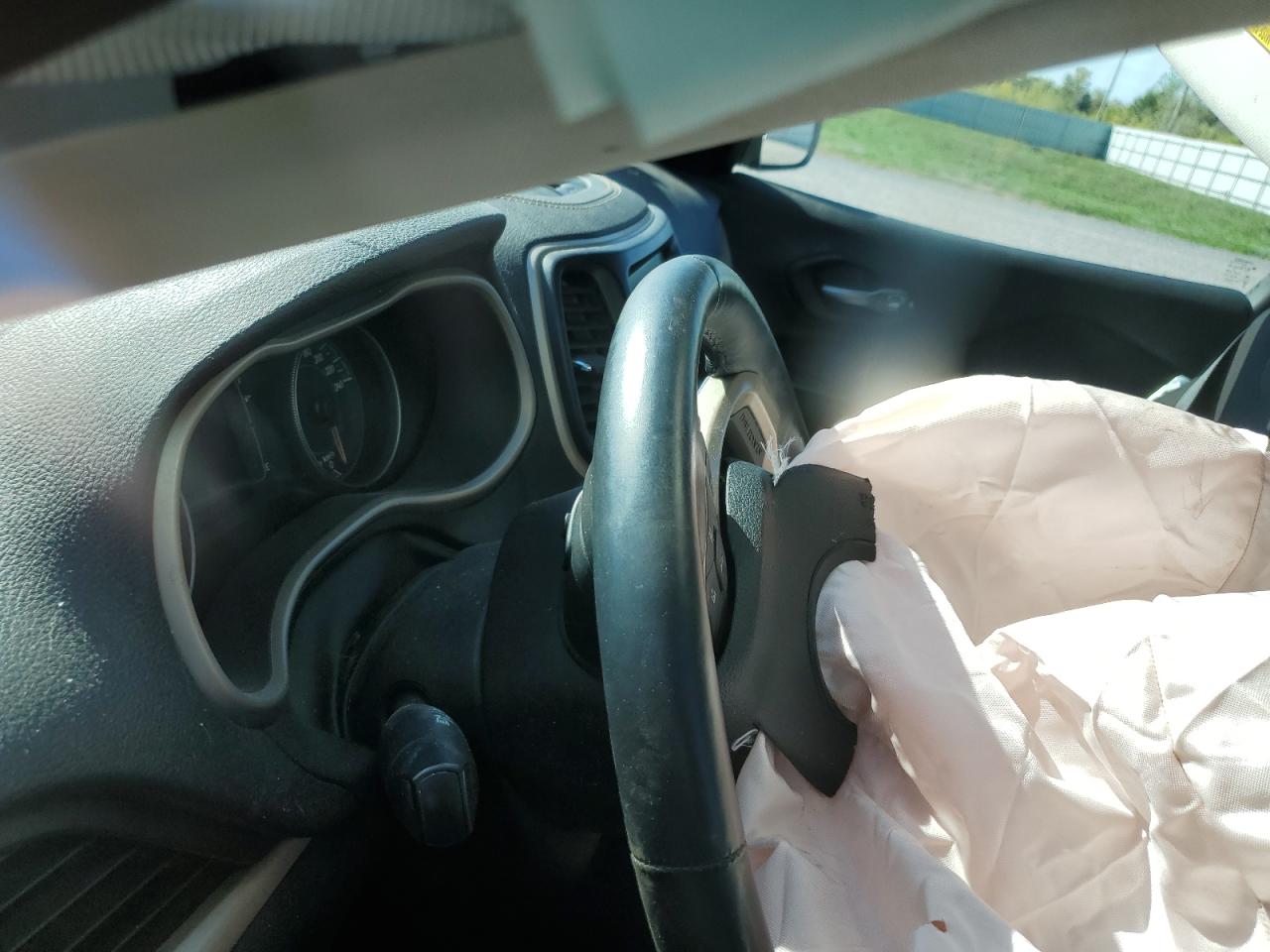 2016 Jeep Cherokee Latitude VIN: 1C4PJMCS2GW129980 Lot: 84653565