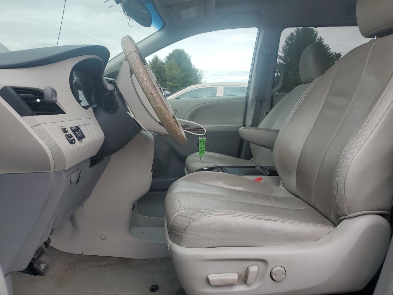 2013 Toyota Sienna Xle VIN: 5TDYK3DC3DS325294 Lot: 82195745