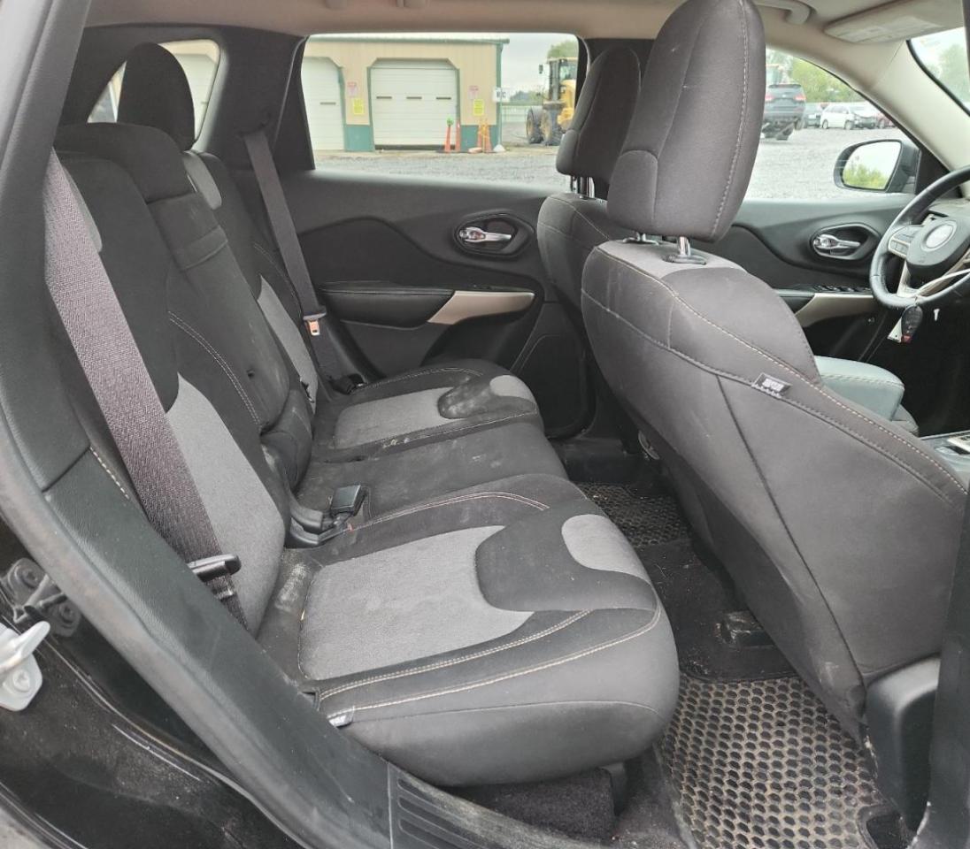 2017 Jeep Cherokee Sport VIN: 1C4PJLAB8HW644240 Lot: 84996585