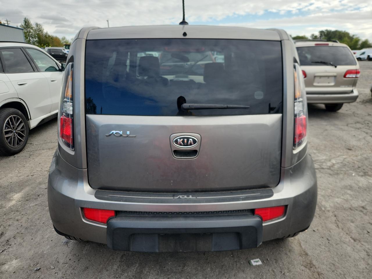 2010 Kia Soul + VIN: KNDJT2A23A7169316 Lot: 82365335