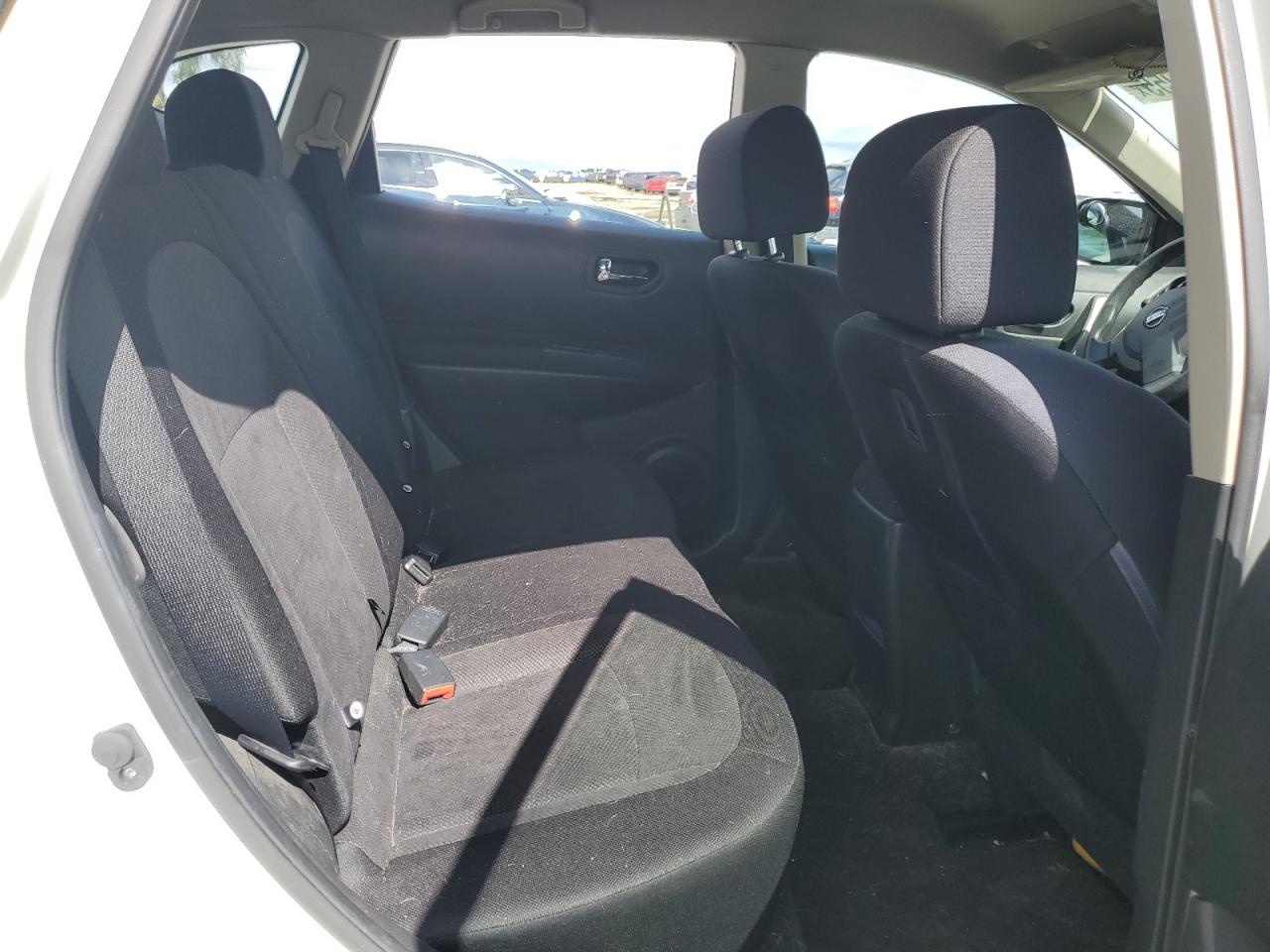 2015 Nissan Rogue Select S VIN: JN8AS5MT1FW668318 Lot: 81984055