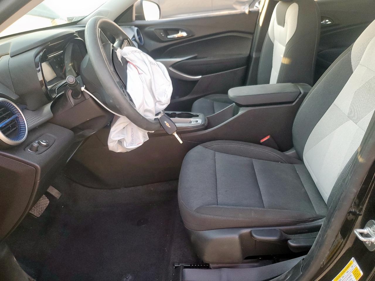 2025 Chevrolet Trax Ls VIN: KL77LFEP3SC103216 Lot: 85146125