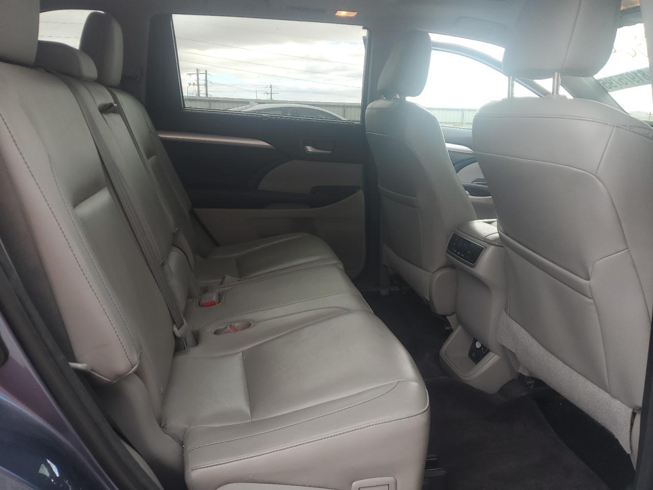 2015 Toyota Highlander Xle VIN: 5TDJKRFH9FS139324 Lot: 81975795