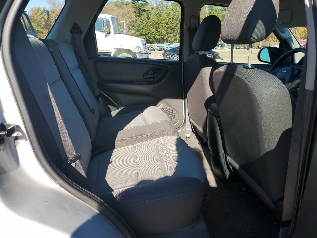 2005 Ford Escape Xls VIN: 1FMCU92Z65DA18032 Lot: 90649085