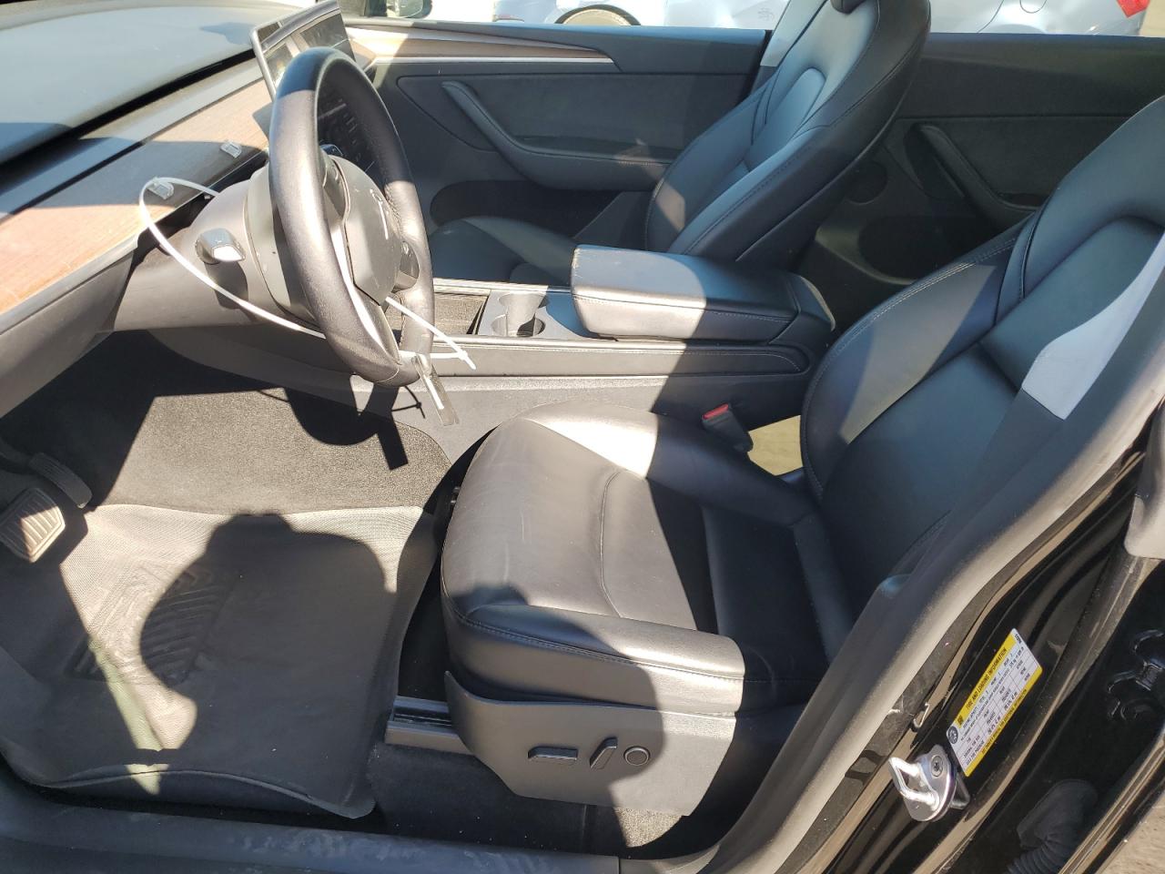 2024 Tesla Model Y VIN: 7SAYGDEE1RF070098 Lot: 90648305