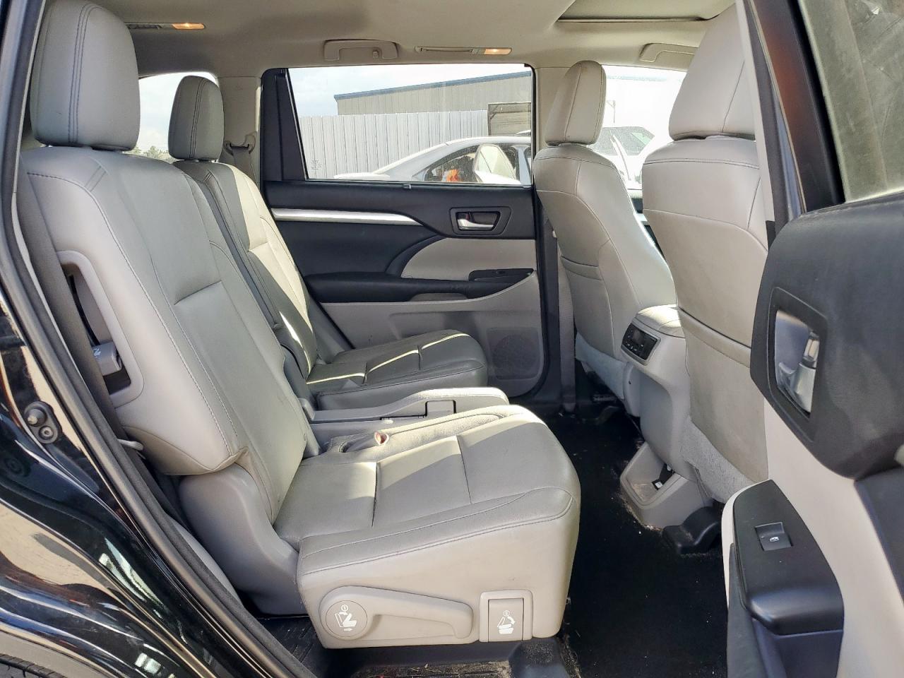 2015 Toyota Highlander Xle VIN: 5TDKKRFH5FS043078 Lot: 81954805