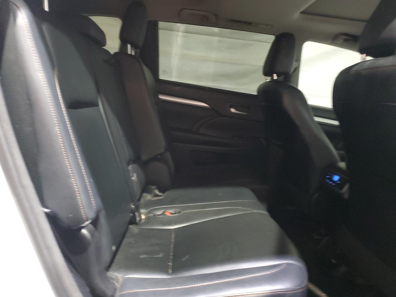 2016 Toyota Highlander Xle VIN: 5TDJKRFH3GS246628 Lot: 89883535