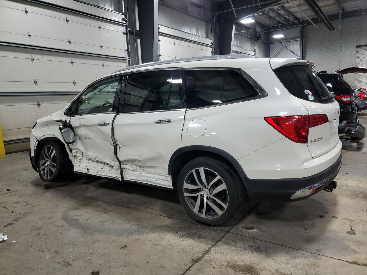 2017 Honda Pilot Touring VIN: 5FNYF6H94HB102051 Lot: 85917225